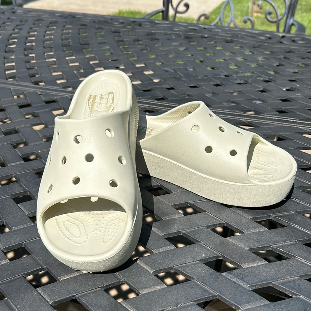 Crocs Size 8 platform sandals